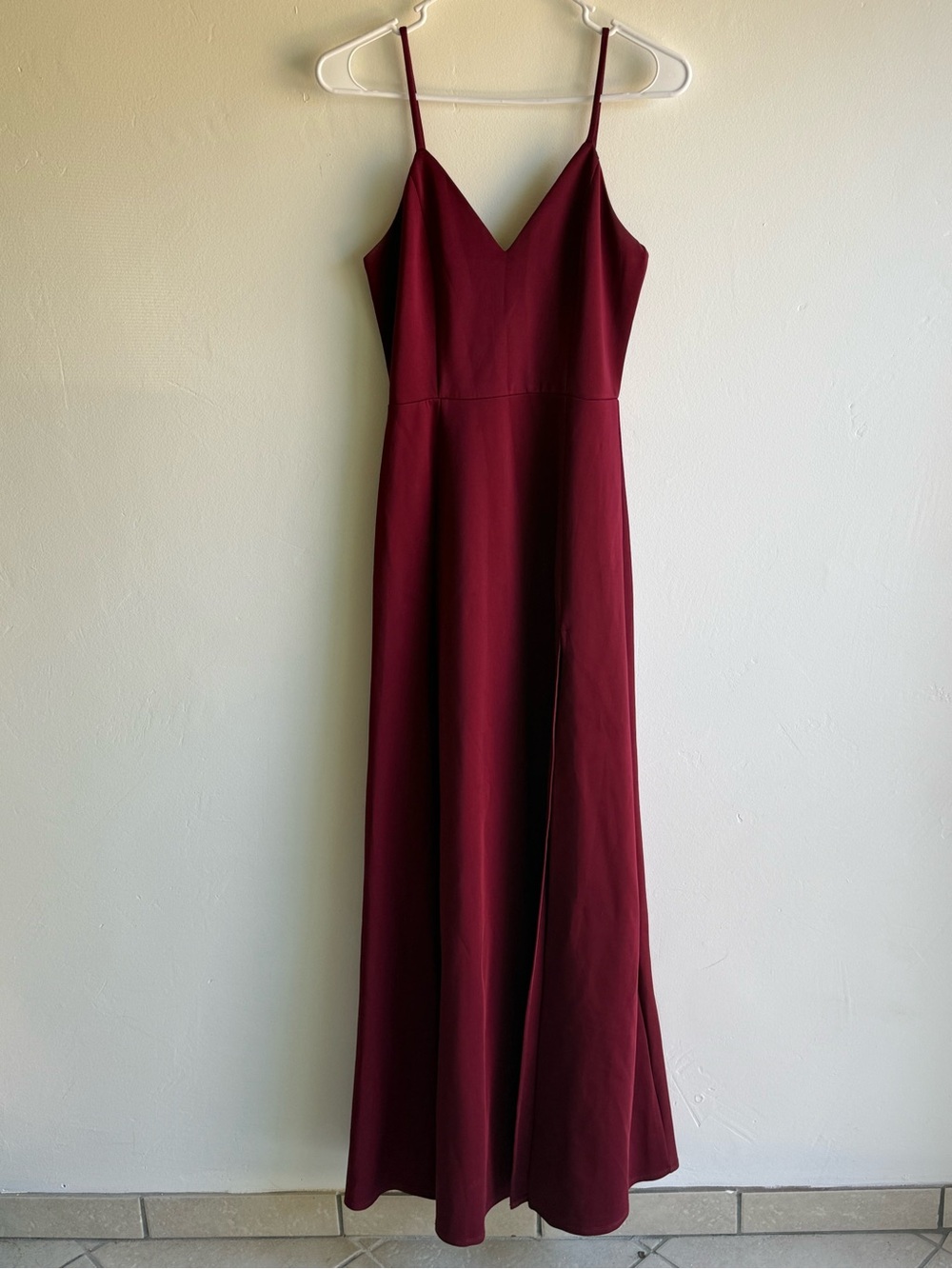 Windsor Burgundy Wine Formal Prom V Neck Long Spaghetti Strap Dress size Small
